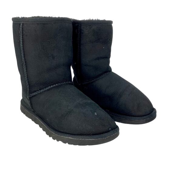 UGG Women's 6 Classic Black Short Boots Sheepskin Shearling - Picture 2 of 7